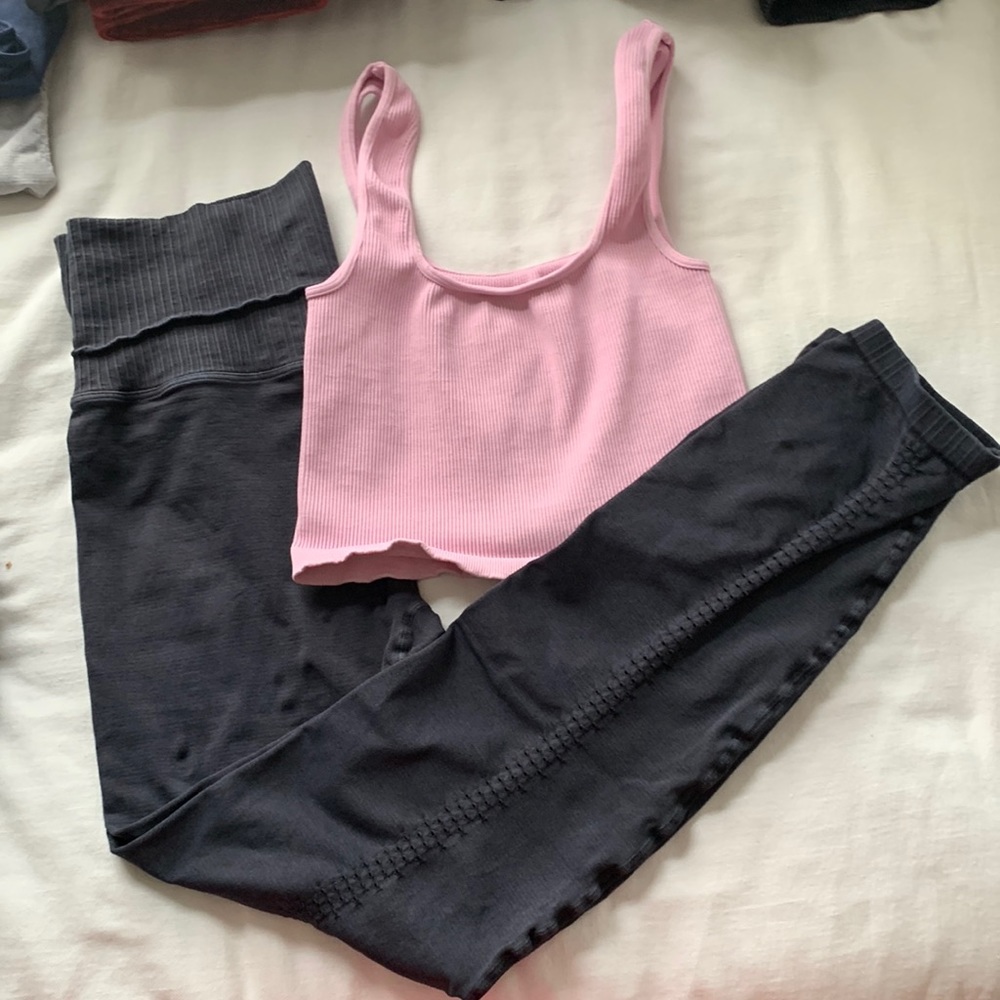 1 FP Movement happiness runs bra top and good karma leggings NWOT